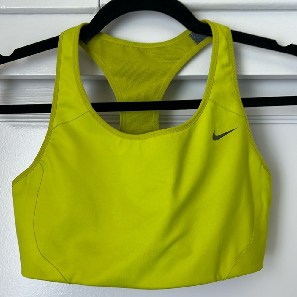 Nike sports bra size medium